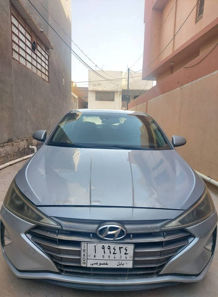 سياره النتره للبيع  موديل ٢٠ سياره فول لمتد
تحكم ستيرن  قياده ذاتيه رادار حساس امامي خلفي 
تدفئه بل كشنات    فتحة سقف   كير سيفي تي مسويله ادامه وبي براد  سياره بدون صبغ فقط بارد بل   بنيد  
  محرك مفتوح  بس بستم واحد امبدل 
 سياره  بسمي جاهزئ كبل للشارع ربع دينار متصرف عليه 
السعر 132وبيه مجال  
***********
