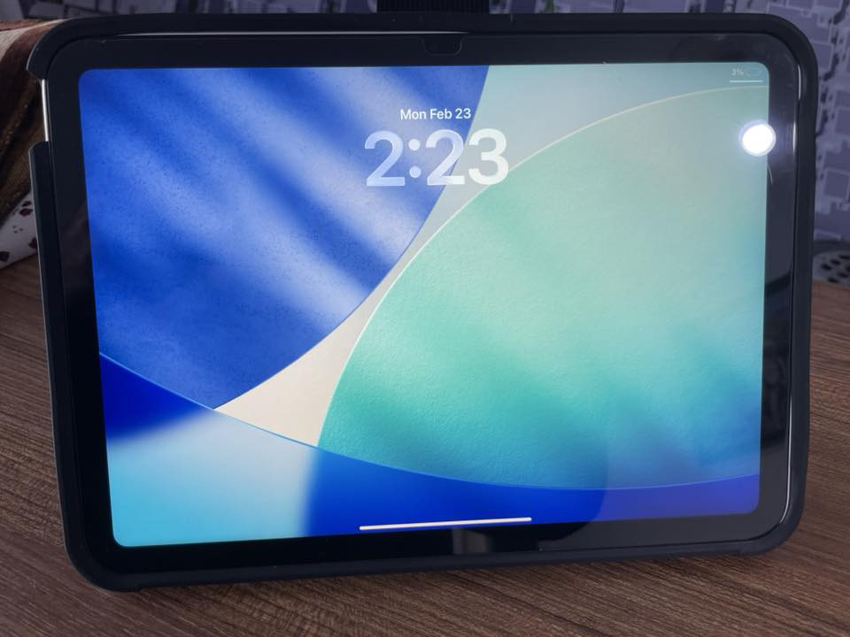 جهاز آيباد ١٠، سعة ٦٤ جيجابايت، نظيف جدًا وبدون أي تلف، البطارية بحالة ٩٥٪، السعر ٤٠٠، للتواصل عبر واتساب: ***********
