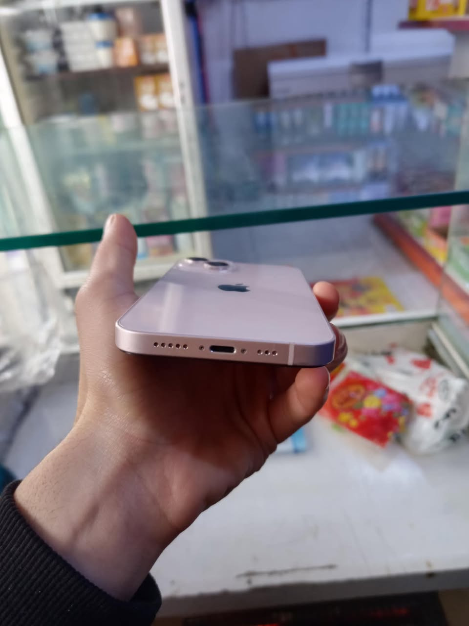 ايفوان 13
ذاكرة256
فقط مبدل شاشة اصلي 3 خيرات شرط 
كلو شغال فيس ايدي شغال الجهاز فوال
بطارية 🔋75
***********وتساب
