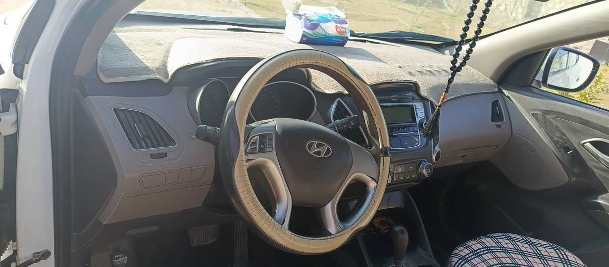 السلام عليكم اخوان توكسان  خليجي موديل 2014 مكفوله كفاله عامه رقم بابل بأسمي جاهزه من كلشي ماعايزه شي مكينه 2000 السعر 160  مكان السياره النجف الاشرف ناحيه العباسية ***********
