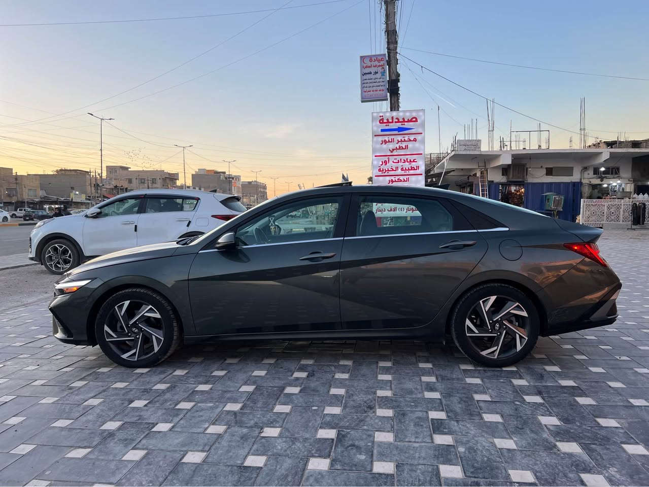 النترا  هايبرد2024  ليمتد
فول مواصفات
هايبرد وارد امريكي  بأسمي بغداد 
صور الحادث مرفقة بالمنشور
فقط بارد بل قماره عل كد الضرر وبل نقل صار بيها طخه بل صندوق ورجع بارد هم بس على كده بدون اي صبغ او تبديل السياره ليبل واحد 
فول مواصفات للاخير 1/1 
دخول ذكي
فتحة سلايد
بصمه ابواب لمس بصمه صندوق 
سستم سماعات BOSE
إنارة ترحيبية في قبضات الابواب 
صندوق ذكي يفتح عند الاقتراب 
رادارات 360  درجة 
نظام محافظة على المسار
قيادة ذاتية 
شحن لاسلكي
حساسات خلفية
اضاءة اماميه 3 عدسات 
بك لايت لد
كشنات جلد /تدفئة تبريد ب الكشن 
كشن السائق كهرباء خزن ميموري حركتين
تبريد شاشة مناخين منفصلين 
شاشة معلومات كبيرة 
شاشة عدادات دجتل
اوتوهولد autohold
هاند بريك بصمه finger brake 
وضعيات قياده ( سبورت ، نورمل ، سمارت)
مراية وسطية تعتيم ذاتي 
‏Abs &Esp
ماشيه 18
السعر 182وبيها مجال مكاني بغداد الشعب *********** Colombo, Sri Lanka
