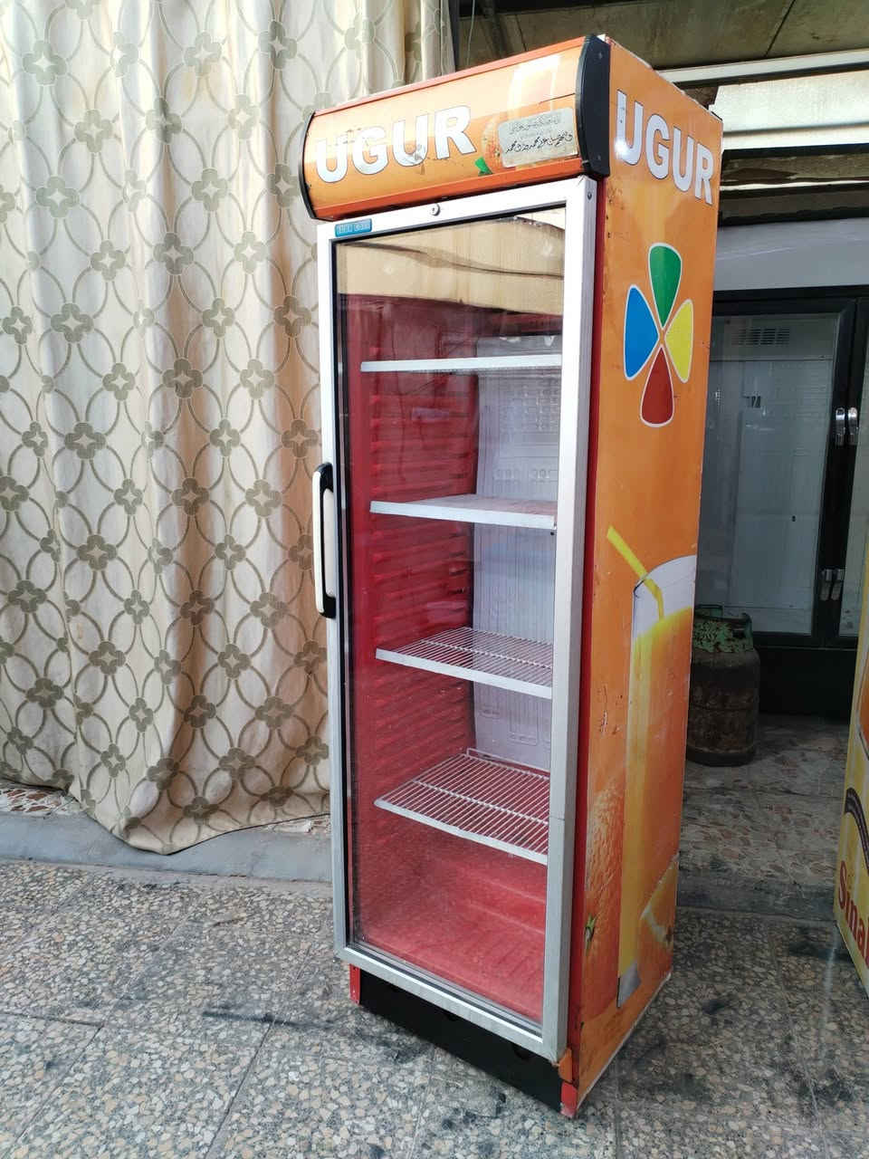 عارضات عمودي عدد 3 ومجمدة السعر كلهن 750 العنوان بغداد حي اور الشراي يتصل على هذا الرقم ***********
