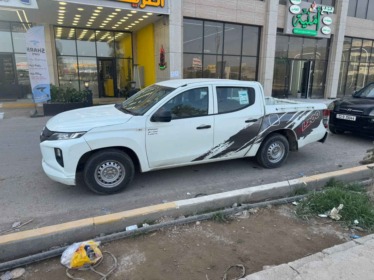 السلام عليكم 
للبيع بيكم متسيوبيشي موديل 2022 رقم بغداد ناصية
كير عادي بيها جامرلوغ وبنيد لا لغد ولا شاصي وبيها بعض الشخوط الخلفية ماشية 100 الف  
السعر 138 
للاستفسار الاتصال ***********
