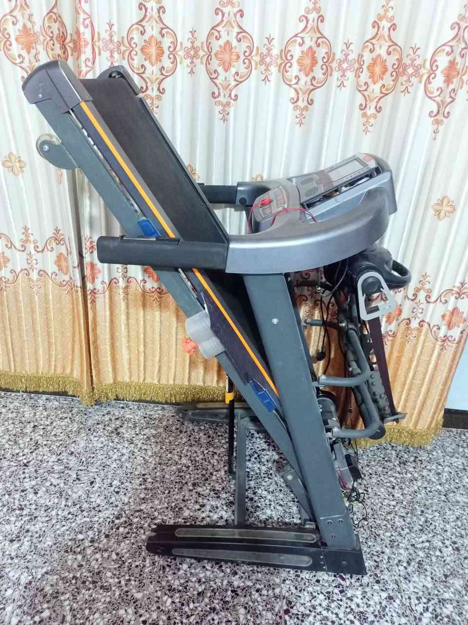 السلام عليكم 
جهاز جري للبيع عاطل ما اعرف شنو عطل بس يمكن الشاشه او الكرت قيم بل يرضي الله تريد تصلحه او تريد مواد احتياطيه للاستفسار ***********
