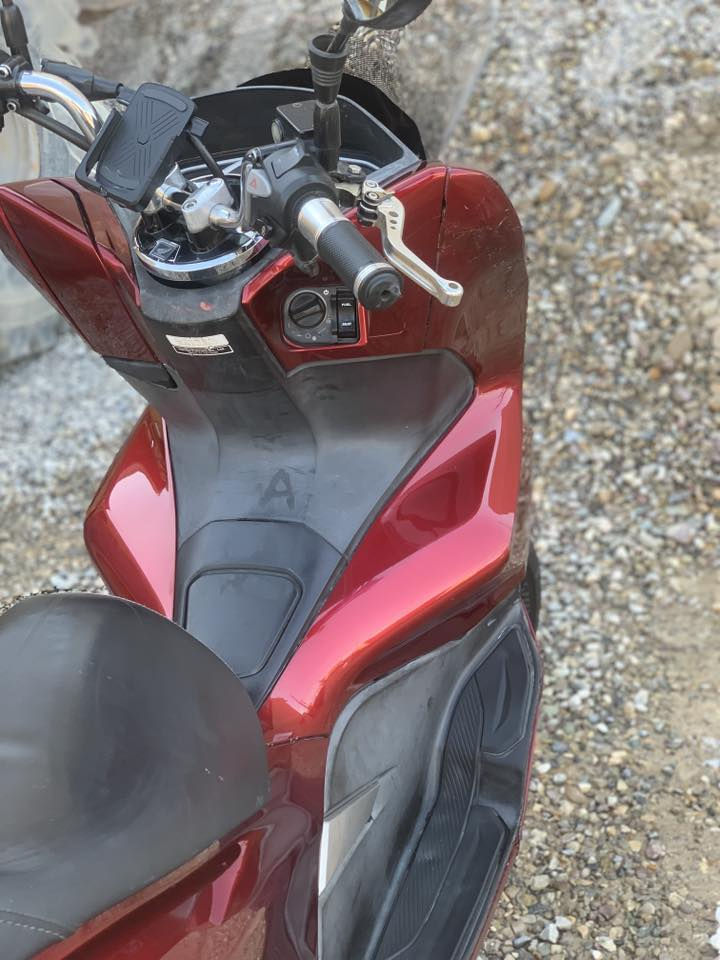 السلام عليكم بي سي اكس جيل 3 كوري للبيع بيها ضربه بصفحه ومبينه بلصور ماشيه 31الاف لون ماروني الدراجه نضيفه ابدللها دهن كل 20 يوم موتل وبانزين محسن ولسعر15$ وبيها مجال للاستفسار *********** مكلف بنشر
