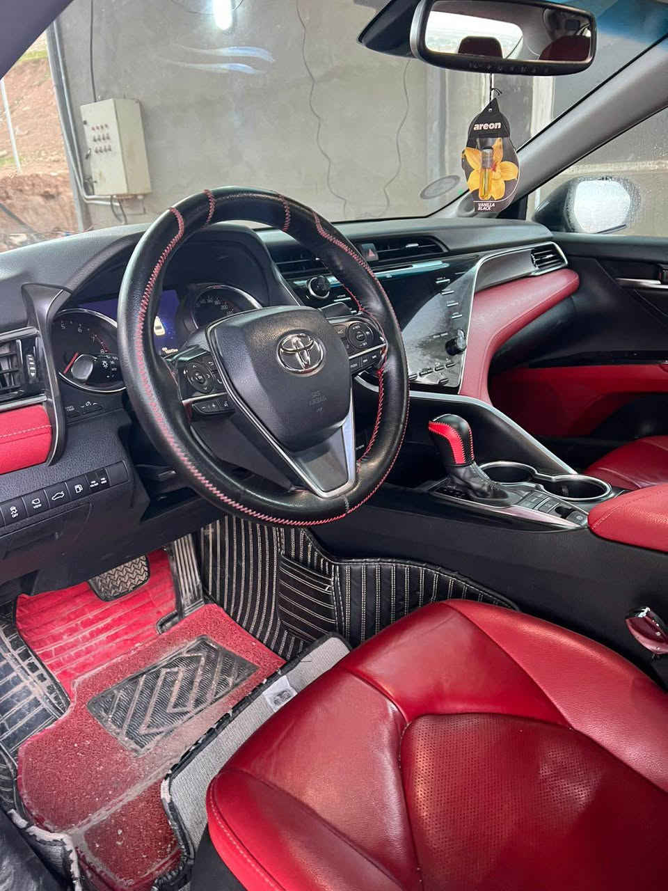 تويوتا كامري 2018 مواصفات XSE
مسافة السير: 98 ألف كيلومتر
سقف بانوراما
تدفئة المقاعد
داتاشو
مرايا كهربائية حساسة
نظام التحكم في الانزلاق
مقاعد كهربائية
شاشة كبيرة
داخلية جلد باللون الأحمر البلادي
محرك 6 سلندر بسعة 3.5 لتر
سماعات JBL
رادار أمامي وخلفي
نظام التوقف التلقائي (Auto Stop)
5 كاميرات برؤية 360 درجة
السيارة نظيفة جداً
السيارة بخانقين 
السعر 215
 *********** خناقين, ديالى
