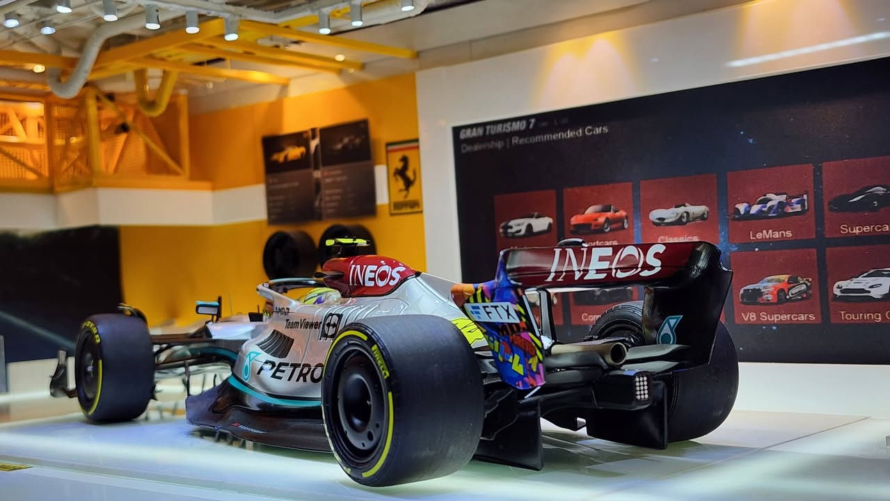 مساء الخير شباب .. متوفر للبيع
Mercedes-AMG 
Petronas formula one F1
سيارة المتسابق Lewis Hamilton 
2022
مجسم بحجم 1.18 بتفاصيل دقيقة جدا من ماركة Minichamps


**إذا كنت صاحب هذا الإعلان وتريد حذفه لأي سبب، رجاءا أرسل رسالة إلى الدعم الفني**