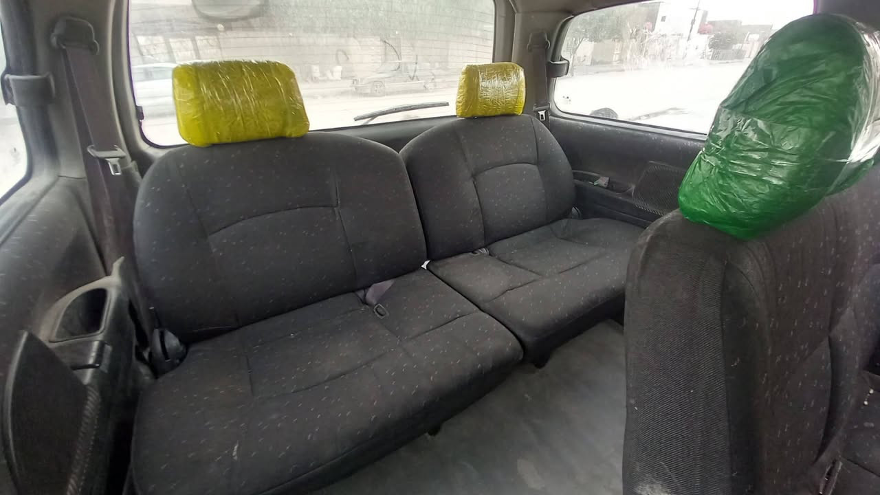 سلام عليكم  ستاركس بترها موديل 2000 محدثه سبعه  سنويه ال 29 سياره جهازه  محرك سوبر  تخم تاير  مكانه سماوه بيع ومراوس رقم الهاتف ***********
