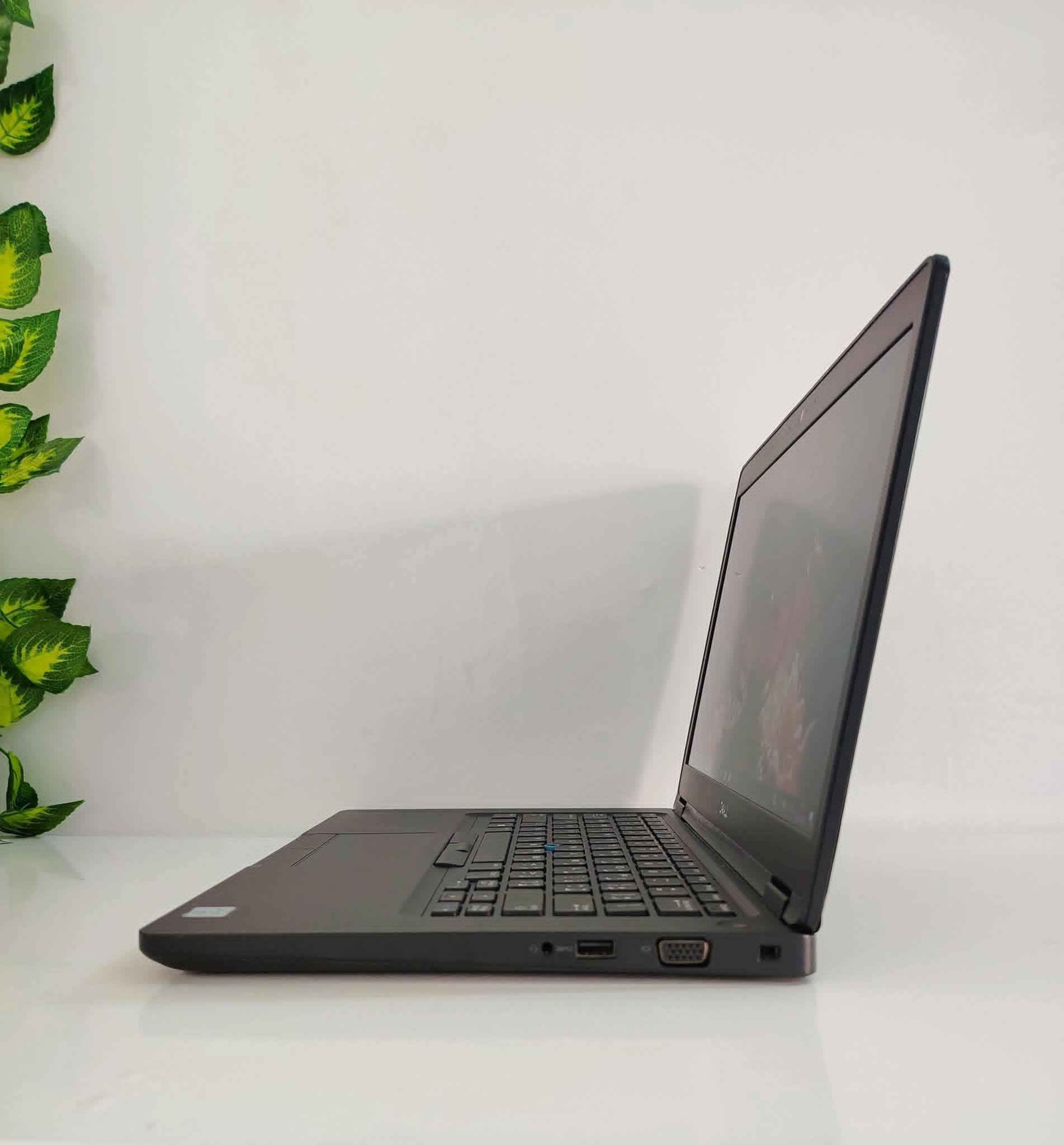 بمعالج i7 من الجيل الثامن وبكرت شاشه خارجي من انفيديا راح تجيك بسعر 350 الف بس بس
طلاب الهندسة والتصميم وطلاب الجامعات 
جهاز مرتب خفيف لطيف ومناسب 
متوفر كمية

Dell Latitude 5490
لابتوب دل لتيتيود 5490

معالج كوراي سفن الجيل الثامن
فئة U
رام 8 كيكا ددر4
 قابل للتطوير

هارد 256 كيكا سسد ام تو
 قابل للتطوير

حجم 14 انج FHD

Intel (R) UHD Graphics
كرت شاشة داخلي انتل 4 كيكا

NVIDIA GeForce MX130 2 gb
كرت شاشة خارجي نيفديا حجم 2 كيكا

كيبورد عربي انكليزي ضوئي ليزري

🎁🎊 ملحقات الجهاز 🎊🎁
1- شاحنة الاصليه
2- حقيبة لابتوب
3- ماوس لابتوب

كل لابتوب يجي ب ضمانين:

✅ ضمان فحص
الطلبية لما توصلك، تفحصها وتجيك مواصفاتها وتشغلها، تتأكد كلشي تمام، يلا تستلم.

🔁 ضمان استبدال
بعد استلام الطلبية، يوجد ضمان عشرة أيام. في حال وجود أي عطل، نستبدل اللابتوب بلابتوب آخر من نفس الموديل، أو موديل ثاني حسب رغبة الزبون.

نفحص كل قطعة عدة مرات قبل الإرسال، وبذلك نكسب ثقة الزبون وراحة بالنا والرزق الحلال ❤️
تواصل ***********
اكثر من نوع ضمان عله نفس الجهاز 
 متوفر توصيل لكل العراق او استلام من مكتبنه
