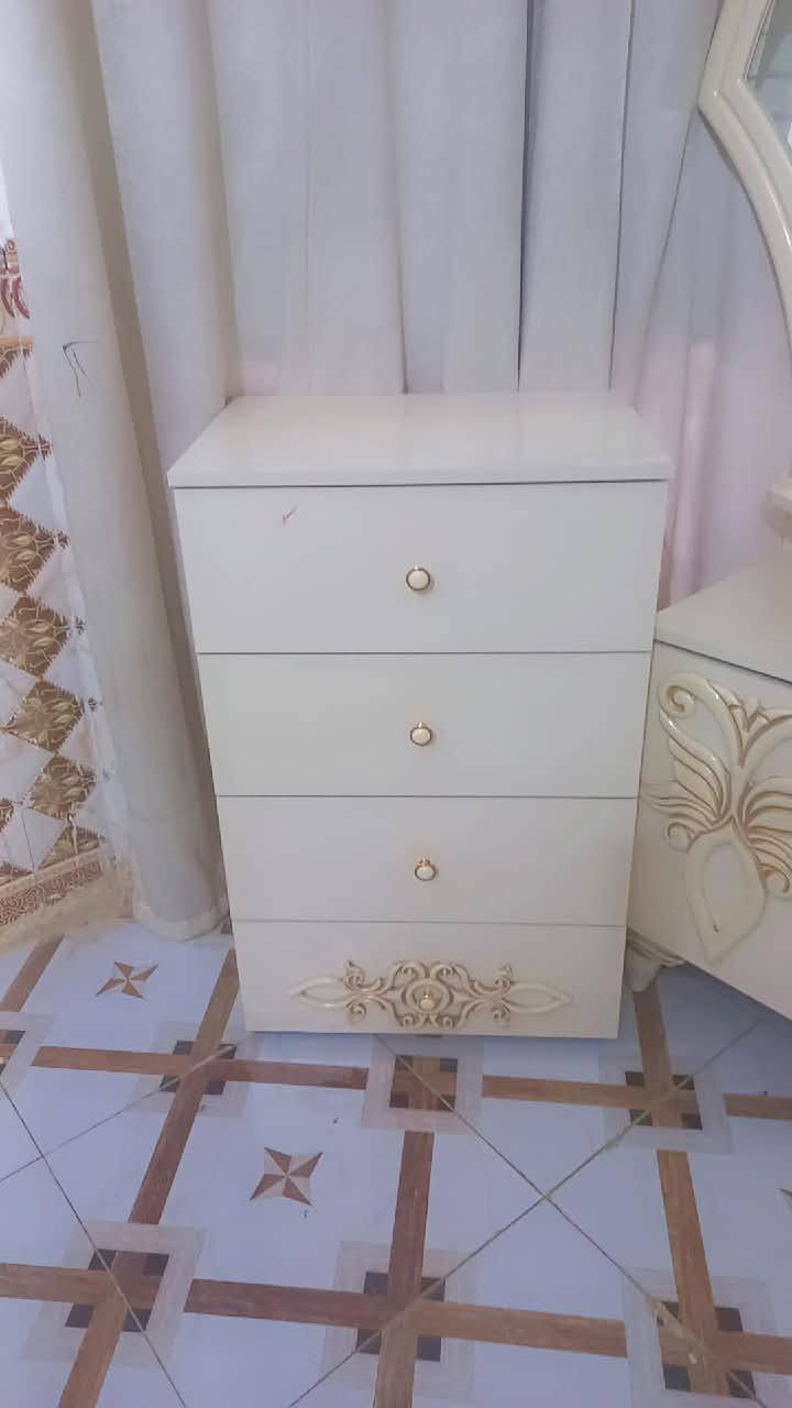 غرفة تركية اصليه مستخدمه
تجي تشوف بعينك نضافتهه وتقتنع
الغرفة تتكون من (٨)قطع 
محتاج فلوس واريد ابيعهه
للشراي اتصل على هذا الرقم 
***********
ما متواجد علفيس👍🏼
