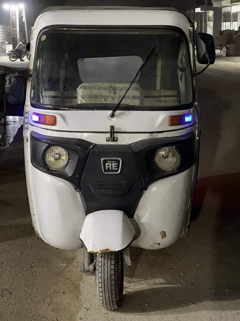 السلام عليكم 
تكتك باجاج موديل 2021
التكتك خير من الله مكينتها لاتبخير ولا تنقيص
بيها ضربه بالغد شبر بالجهه اليسار
اوراق اصولي 
شركت غبور القمر
السعر 5100
***********
