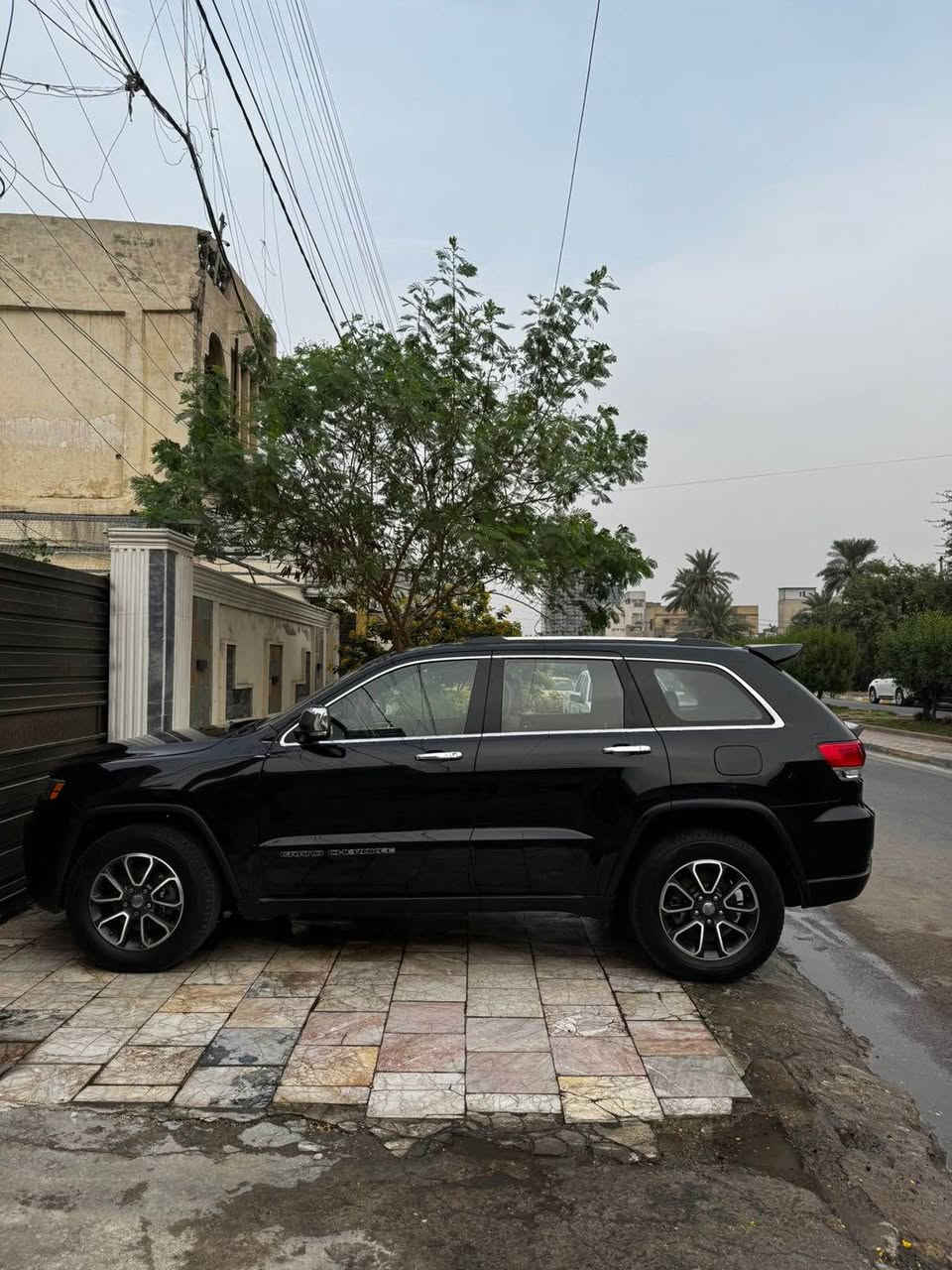 السلام عليكم جيب موديل 2019 شيروكي لمتد فول مواصفات بيها 3 قطع صبغ متشيه 100 وارد امريكي فول مواصفات للبيع او مراوس
*********** بغداد, العراق
