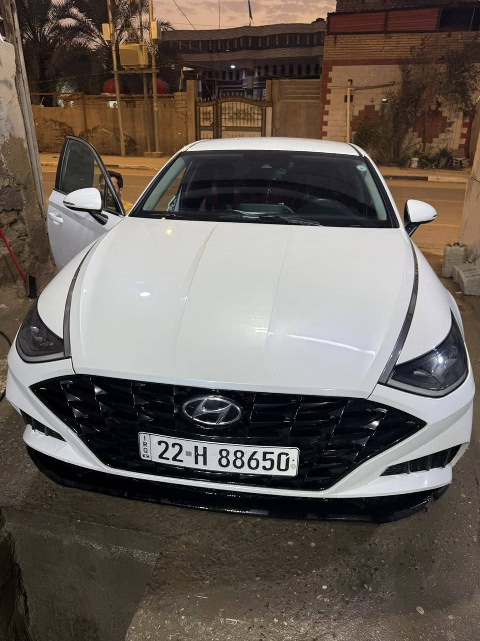 السلام عليكم 
للبيع سوناتا وارد امريكي مديل 2022
حادث جاملغ خلفي جهه السايق 
مواصفاتها
قياده ذاتيه 
تحديد مسار 
مثبت سرعه 
مانع انزلاق 
رادار امامي خلفي جانبي 
شاشه كار بلي 
كامرا خلفيه 
كشن السايق كهربايي  
ماشيه 92 
السعر 177 وبيه مجال قليل  
للتواصل ***********
