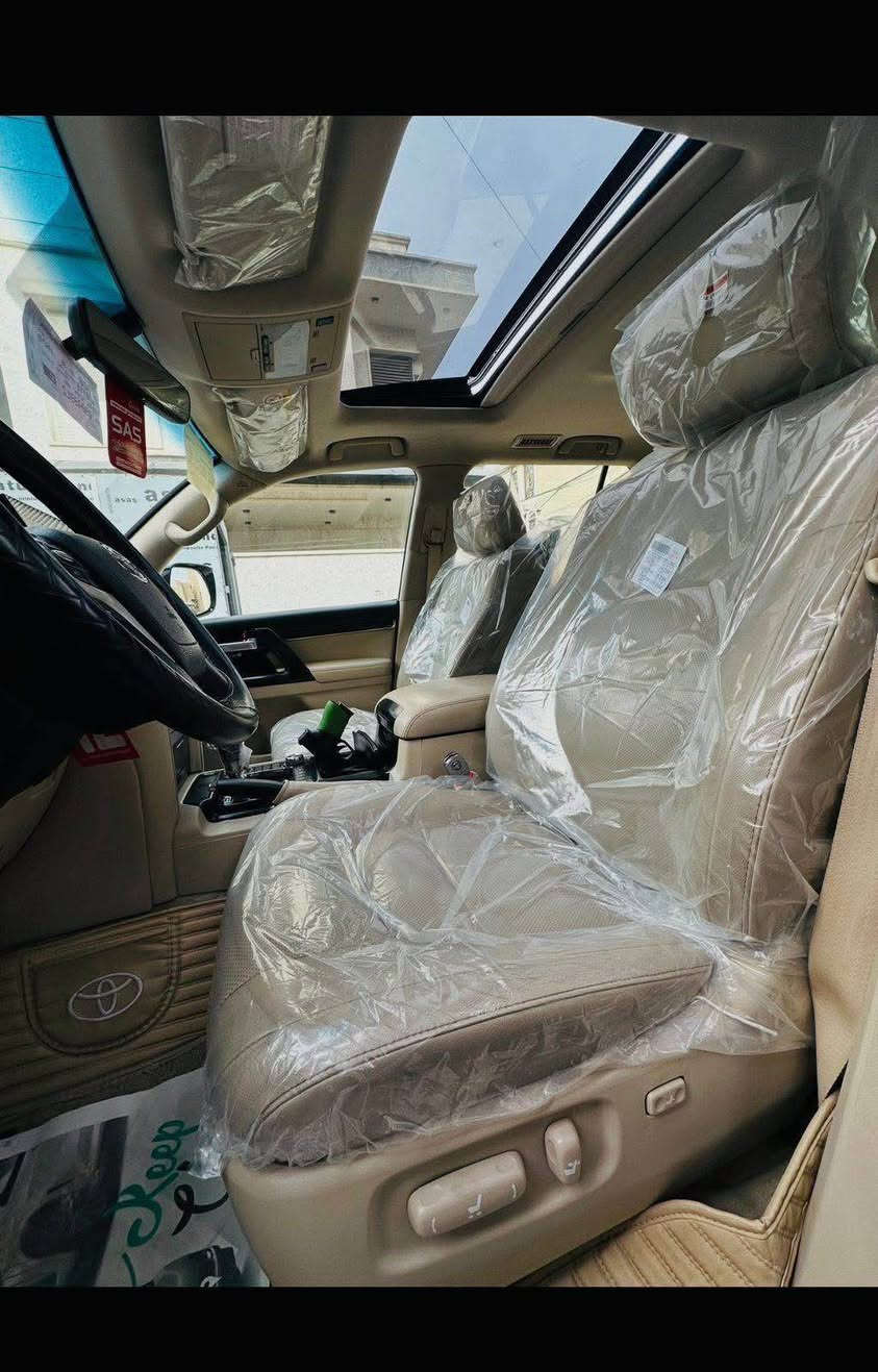 لاندكروز 2019 ساز أصل 

رقم بغداد مشروع وطني تحويل مباشر 

مكفولة كفالة عامه السياره ماعدا بارد شبر 
بالجاملغ الخلفي فقط 

محرك 8 سلندر 4600 

معروفة مواصفات الساز 
4 بصمات 
3 شاشات 
طفاية 
دشبول ليزري 
كرسي كهرباء 
3 دكم كرسي السايق 
فوول السيارة 

ماشية 130 الف كم 

مكان السيارة البصرة 

السعر : 480 وبيها مجال بسيط للشراي 

للأستفسار : *********** بغداد, العراق
