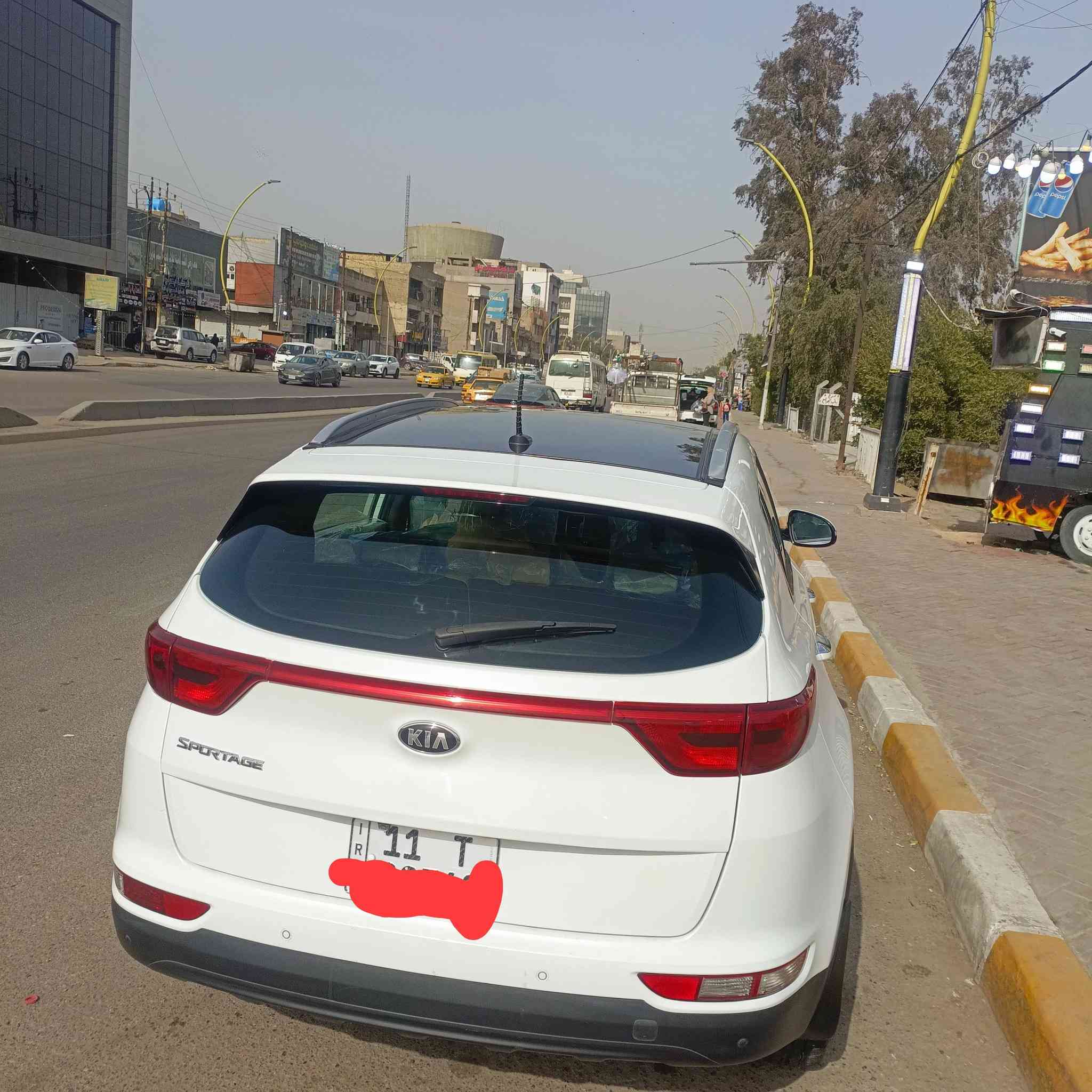 السلام عليكم
كيا سبورتج موديل 19خليجي 
محرك 200دوش 
بنوراما سايد بريك بالرجل 
اشارة ترحيب شاشه كامرة 
حساس خلفي وامامي 
اشاير بالمري جرس 120تنبية 
تبريد تدفئة 
السيارة مكفولة من الظربة ماعدا شخوط ومابينة بية 
عداد كيلو متر 80الف 
رقم بغداد، مكان السيارة بغداد التاجي 
استفسار على الرقم ***********
