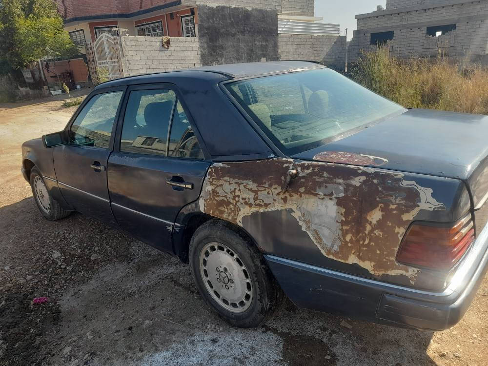 سيارة مرسيدس دب مديل 88رقم ديالى كير ومكينه كهربائيات مفوله للبيع 25وبيهه مجال للاستفسار على الرقم *********** بعقوبة, ديالى
