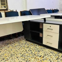 ميز مكتبي غير مستخدم يعني  اخذو مكتب لمرشح مجلس النواب وبعدها انخزن بع...