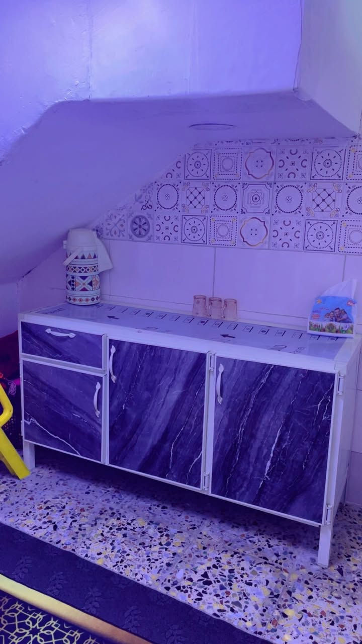 اغراض منزل نضيفه جدا للبيع
برده مترين مبطنه

مليكانه 

قنفه ثلاثيه تركي ثقيله جدا تنفتح سرير مع مفرش و٣ كوشات 

مدات ٢ نفس الشكل

موكيت ٢ نفس الشكل 

ميز بلازما تعليك ويرهم بالكاع وبي ارجل اربعه 

كاونتر جاهز مو تفصال 

الاغراض كلها نضيفه ومبيها اي ضرر


**إذا كنت صاحب هذا الإعلان وتريد حذفه لأي سبب، رجاءا أرسل رسالة إلى الدعم الفني**