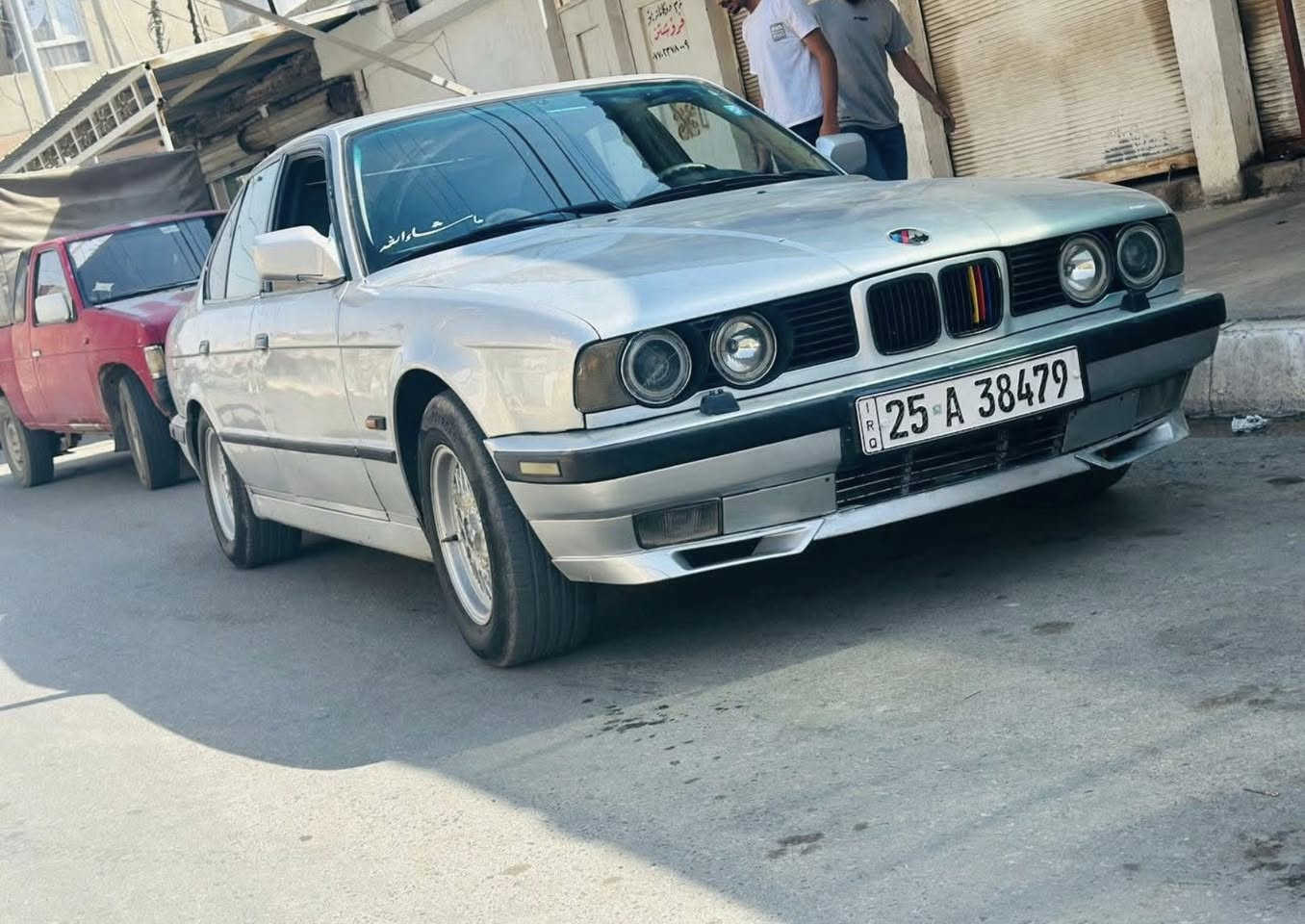 بي ام e34
مكينه 525
گير توماتيك
4جام كاره با 
كوشن جلد  
فوله به س سلايت نيه 
ره قه م كركوك تازه يه 2029
كوبون به نزيني هه يه 
سبوغ عامه بو جواني 
شه رت تحويل غرامه هه مووگياني به شه رت
سعري 53مه عامه له يه كي. برايانه 
***********

