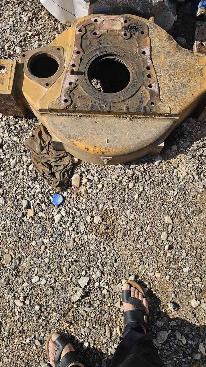 عندي غراض مكينة كوماتسو للبيع غراض جديده ٠٠٠٠الاتصال ع الرقم التالي ***********
