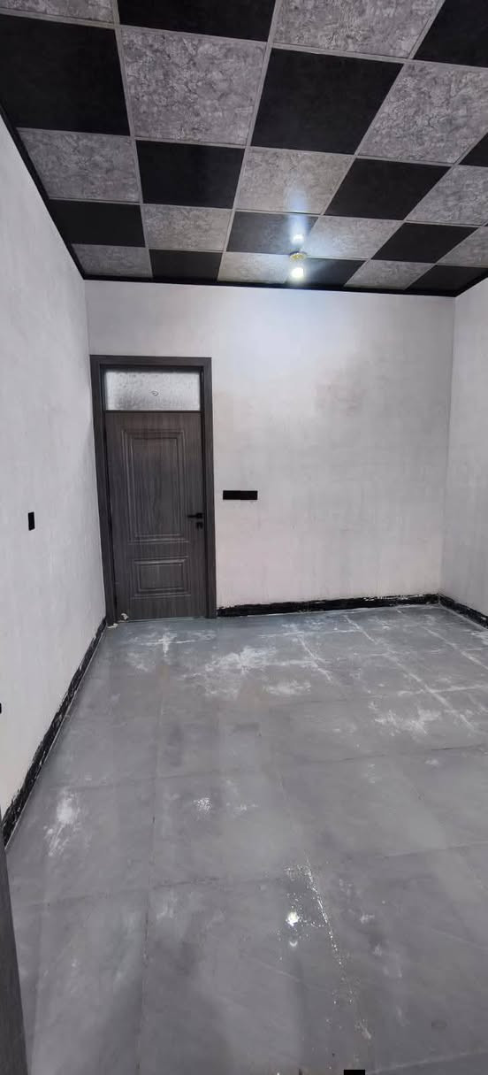 السلام عليك للبيع بيت مكون من ربعه7×4غرفه عدد2 مطبخ وهول وصحيات بيوت زيرو مامسكون واصل ماء كهرباء وتبليط ارضيه بورسلين ابواب تركي شغل درجه اولى سعر البيت 50مليون وبي مجال قليل للستفسار الاتصال على رقم ***********مكان الشرقاط بعاجه قرب المعارض الجديده
