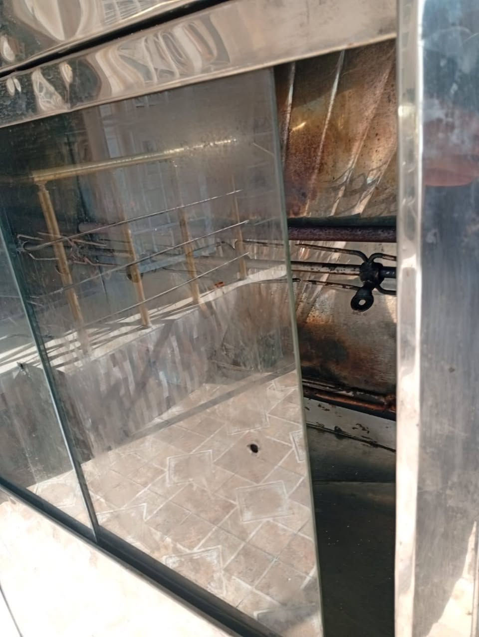 شوايه سل ستيل 3شيش نظيفه
بدون ماطور السعر 125 

شهربان حي العسكري شارع ابو عامر. 

للتواصل ***********
