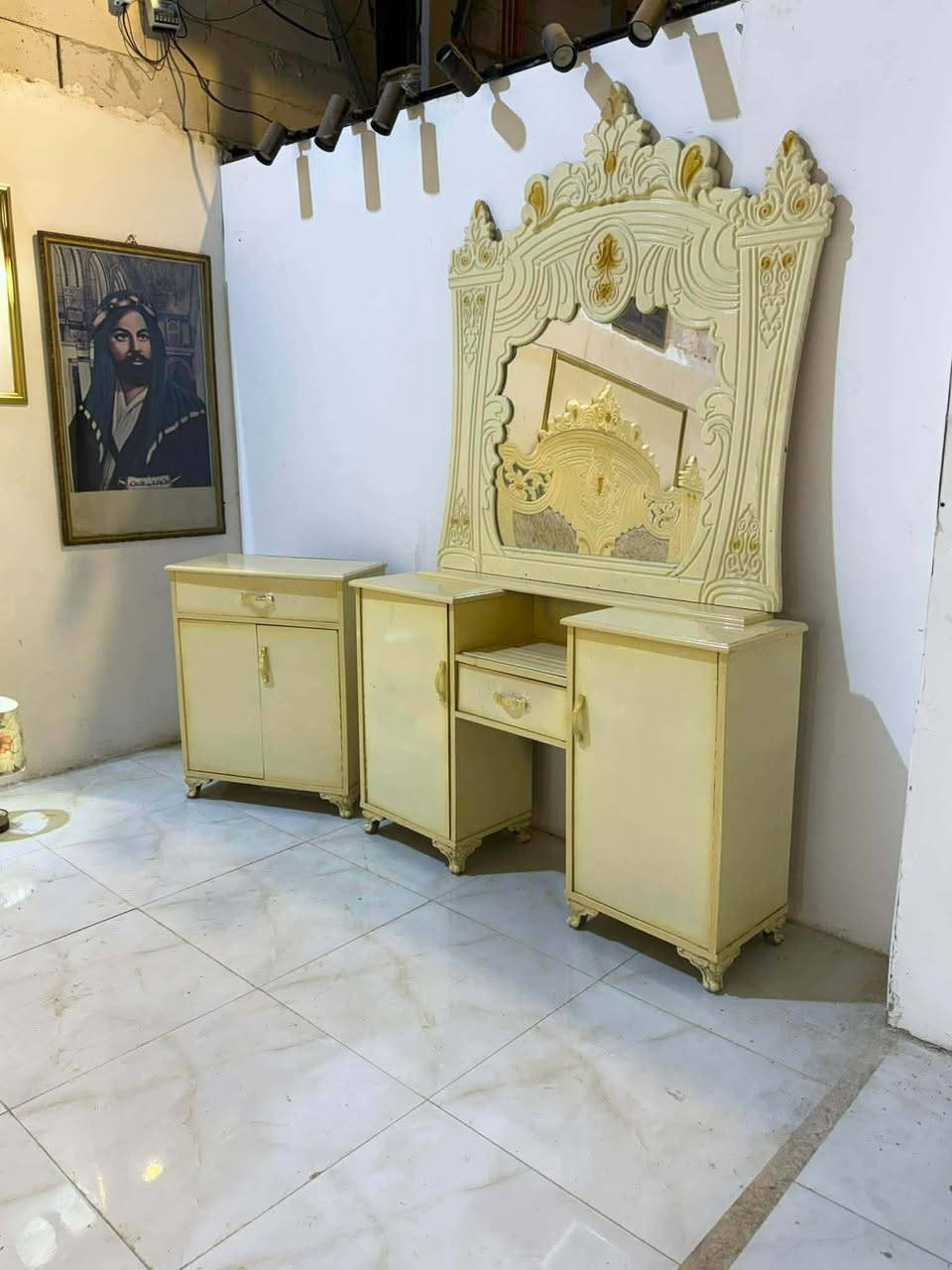 غرفه صبغ حراي برونزي
السعر ٨٥٠ بيهة مجال ***********🌸
شد نقل داخل بغداد مجاني  محافظات بكروة
نضافه ٩٠
