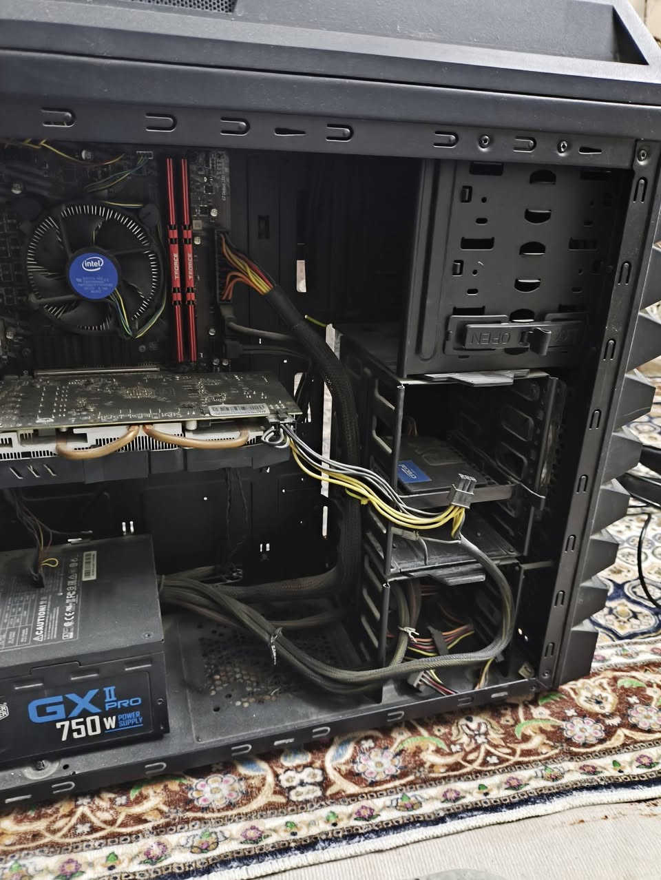 السلام عليكم
كيس مع شاشه وكامل ملحقاته

كرت شاشة rx 580

معالج i5-10400f 

رامات 16 

تخزين ssd 1000gb

شاشة 144h 1080p

خاص موجود

المكان بغداد الشعب

السعر 550 

***********
