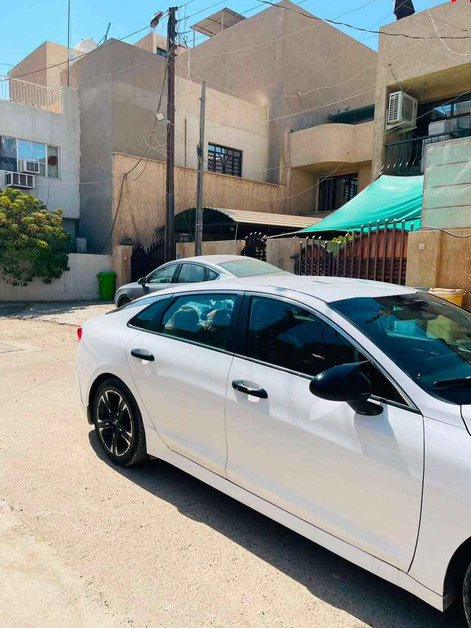السلام عليكم 
كي فايف 2022 Gt line ابيض 
السياره نظيفه دواخل وكشر جانت بيها ملاحظات وسويتهن كلهن كير محرك نظيفات 
مواصفات معروفه تحديد مسار تشغيل عن بعد ثلاث انظمه قياده تحكمات ستيرن داخل جلد احمر ستيرن D تخم تايرات جديد مصارله شهر 
السياره رقم اربيل وكاله او تحويل ، صور الحادث مرفقه 
بغداد / حي العامل 
‎‏***********
