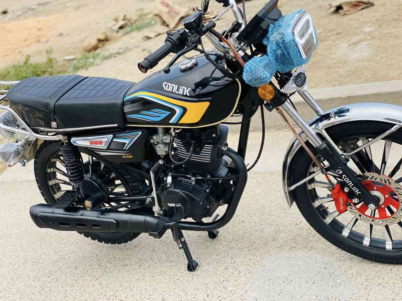 دراجه للبيع
سلام عليكم دراجه موديل 2025 مكينه 200 سيسي 
أوراق موجود دراجه جاهزه ما بيها نقص كله شغال 
شاشه اشاير لايت سلف هندر كله شغال 

المكينه كفاله عامه ما مفتوحه??

السعر 750 وبيها مجال 

عنوان بغداد 

***********
