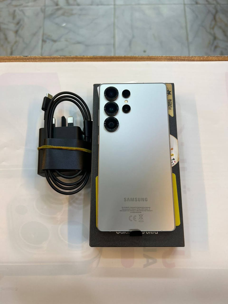 سامسونك كلكسي 
S25Ultra ذاكرة 256
نضافة 100‎%‎
كامل ملحقات الاصلية 
ضمان كارت لشاشة سنة
الاصلي ابو الضمان 
استخدام قليل 
السعر مناسب
***********
العنوان القطاع شارع السوك مجاور عوينات الكرار 
مركز الشمس
