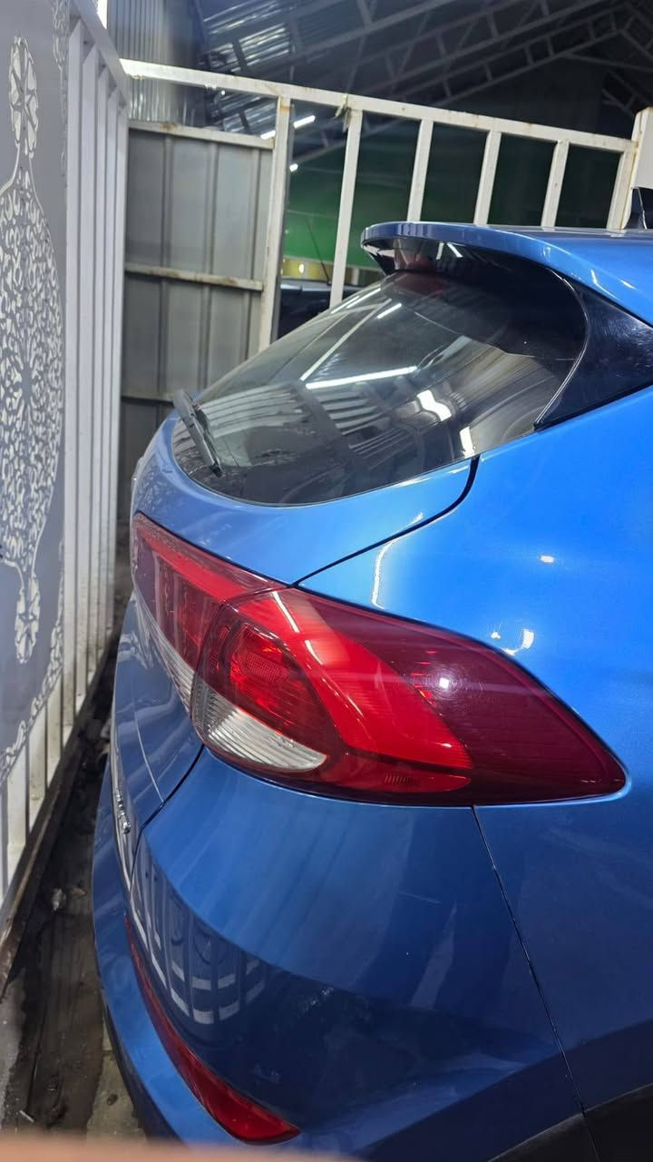 توسان 2018 
وارد امريكي حادث بنيد فقط بدون دواخل 
ايرباك سليم 
السياره فول واحد على واحد 
باسمي تحويل مباشر
ماشية 140 الف ميل فقط 
للتواصل ***********
غير متواجد على الفيس
