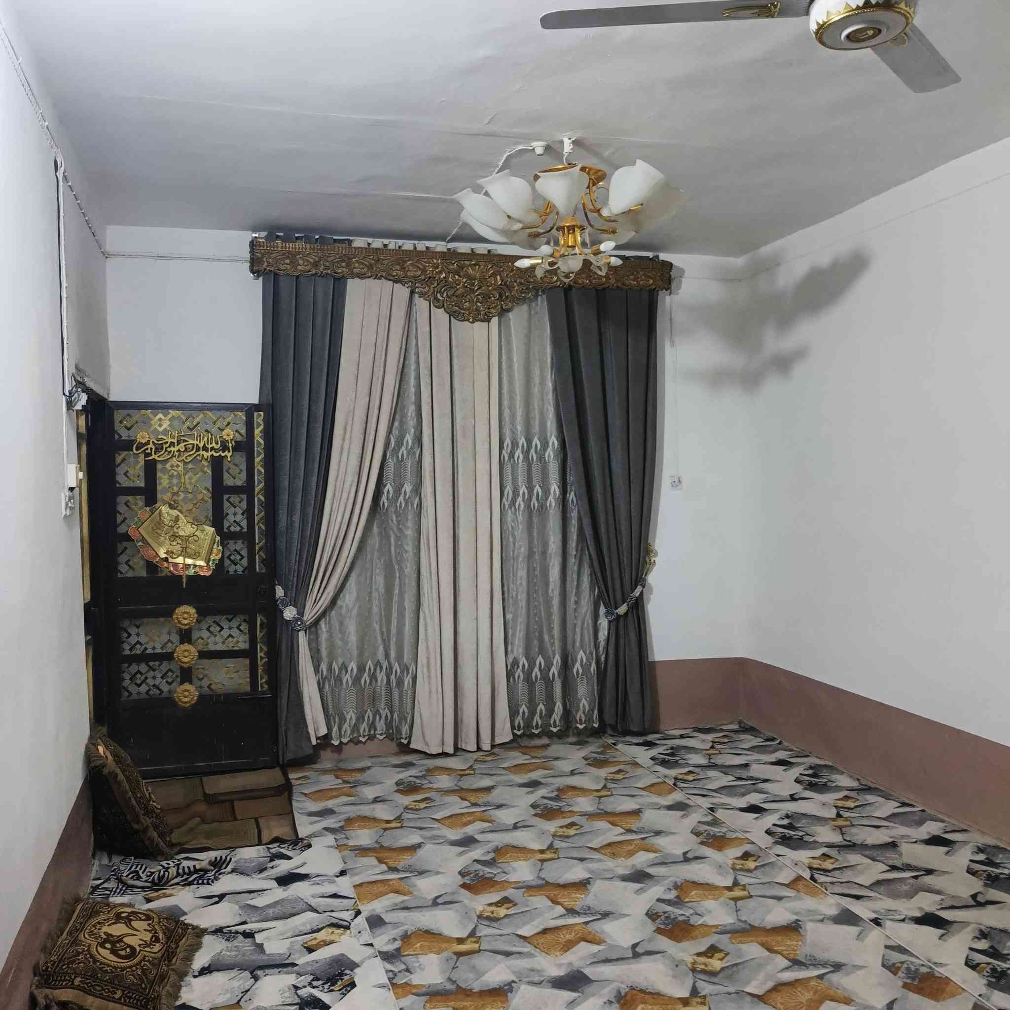 الدار للبيع حي العسكري خلف مدرسة نور الأجيال الأهلية البيت طابقين يحتوي على 4 غرف كامل المواصفات
سعر البيع 90 الاستفسار رقم موبايل *********** 
واتساب مساحة 150
