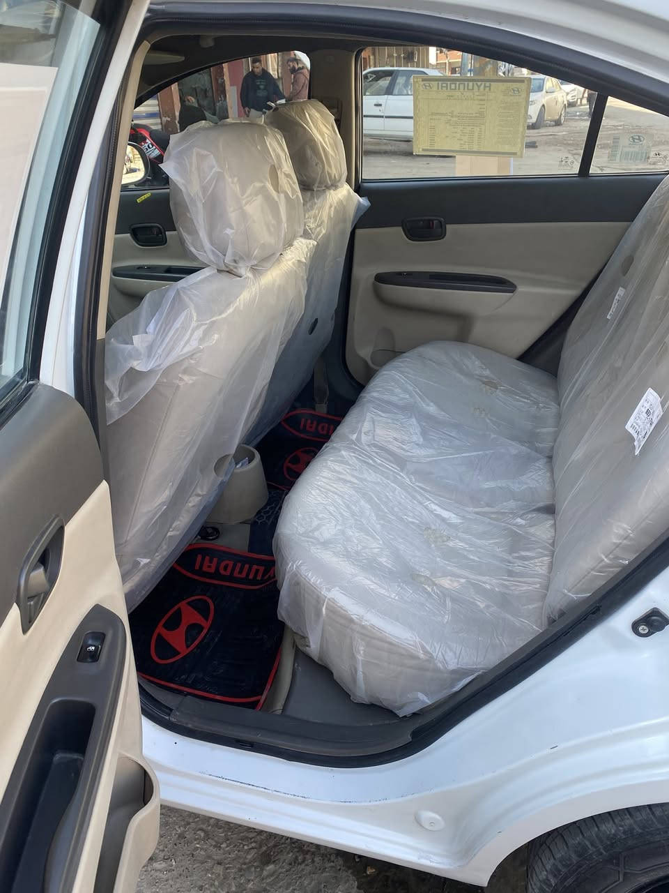 السلام عليكم اكسنت 2011 الشركة العامة محرك 1600 قطعتين صبغ باب خلفي عكس السايق وبنيد بدون دواخل اثر شخط سونار موجود تخم تاير جديد كامره دوارة شاشه تبريد شغال بوضع جيد تدفئة بوضع جيد محرك كير مكفول جام اربعة اوتو كهرباء رقم بغداد الدولي تحويل مباشر ثاني يوم السيارة بأسم صاحب الرقم  مكان السيارة بلديات (السعر 95)
الاتصال على الرقم *********** مكلف بالنشر
