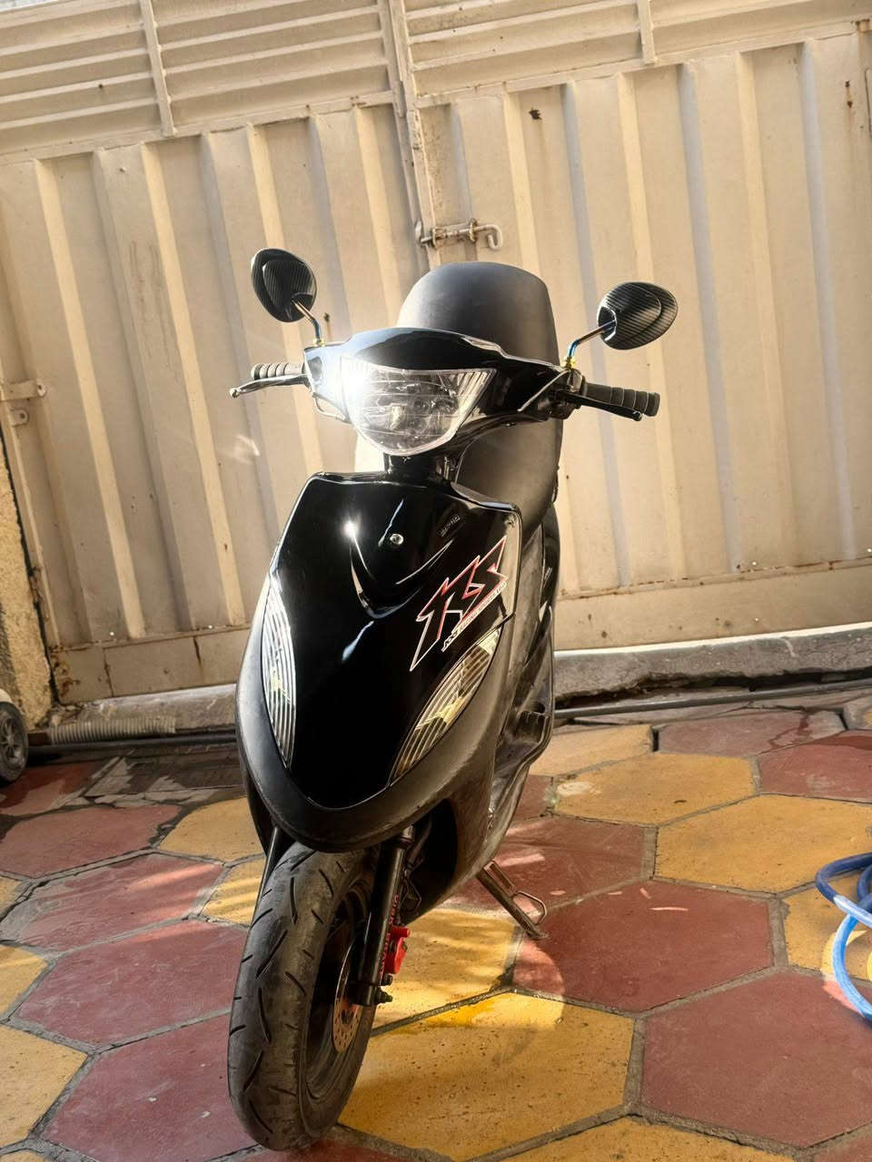 السلام عليكم 
ماكس عدله للبيع الدراجه مزوده كلجات رياضيّة بوشه 55
صالنصه FMالدراجه كهربائياته كله شغال طوافه بانزين لايتات اشاير
والدراجه مكفوله من مكينه وسلف وهندر ونضوح من المكينه ومن تبخير وسلف جديد وباتري جديد وبشوف العين بعد احله دراجه شلعه ومعدل تشك الكاع وفصله
السعر 675وتعال وبعيون مكان بغداد البياع
للتواصل ***********
