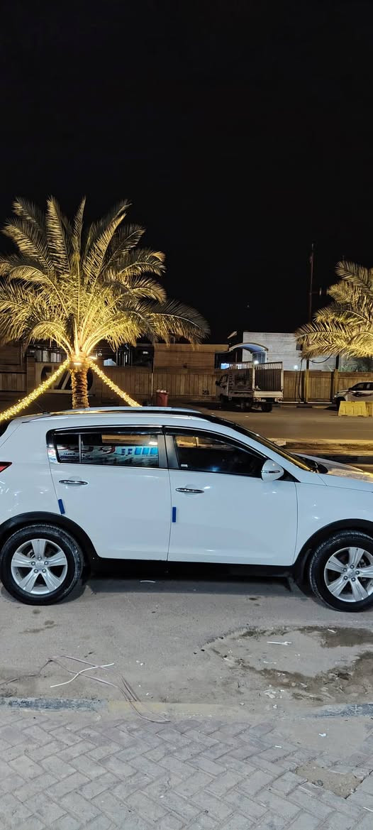 للبيع كيا سبورتج موديل 2011
السيارة نظيفة وجاهزة للفحص، شرط الفحص الكامل ✅
المواصفات: • فول مواصفات ما عدا البصمة
• فتحة سقف بانوراما (فتح كامل)
• مرايات شفط
• مفتاح بصمة
• جهاز إنذار ضد السرقة
• محرك 2000 CC (دوش) 
• المحرك مكفول
• سبير منازل
• بدون دواخل حدادية 100٪
• نظام ABS
• عدد النمرات: 6
• العنوان / نجف الاشرف 
• تحويل ثاني يوم السيارة باسم المشتري
📍 السعر:  140$   قابل للتفاوض 
📞 الاتصال / ***********
