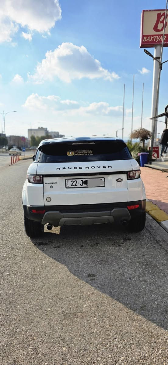 السلام عليكم
رانج روفر ايفوك موديل ٢٠١٣ 
السيارة خليجي وكالة سردار  كفالة عامة الاسبير منازل على ايد وحدة نظيفة جدا 
سيارة رقم اربيل سنوية +  وكالة

سيارة فول مواصفات

تفاصيل
1_ بصمة
2_محرك 4 سلندر تيربو 
3 تبرید شغال
4_بنوراما على طول القمارة منطية جمالية قوية للسيارة 
6_ تو گلر ( سقف اسود - بدي ابيض)
7_دشبول وبوب جلد
8 - كشنات كهرباء حضن + شاموه وجلد دمج
9_ سماعات ميرديان مع دمامات فيعني سستم الصوت يفلش
10- لدات انارة داخلية متغيرة
11- عدسات زنون
12- تحكم ستيرن 
13 كروز سرعة مع زيادة وتنقيص السرعات من المقود
14 - حساسات امامي خلفي 
15 - ويل حجم 20 تو سايز
-16- صدر امامي خلفي بحالة ممتازة
17- سايد بريك بصمة
18- اربع وضعيات قيادة( جبلي- جليد- صحراوي- اعتيادي) 
19 - شاشة اعطال
20_شاشة وسطية بيها مواصفات كلش هواية
21_شفتات ستيرن
22_دبلاتها لوي مو حوبلس ومرغوب لندرة الاعطال
23- بيها ١٢ ايرباك و وسائل امان قوية جداً
 السعر ١٦٠ ورقة او مراوس حسب الرغبة 
مكاني بغداد شارع فلسطين بغداد, العراق


**إذا كنت صاحب هذا الإعلان وتريد حذفه لأي سبب، رجاءا أرسل رسالة إلى الدعم الفني**