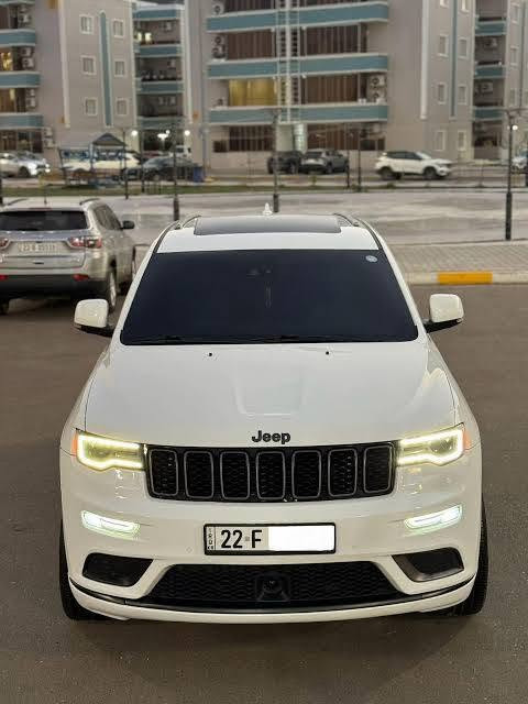 للمراوس فقط فقط والسعر 248
جيب سومت لمتدد 2020  هيمي V8 5.7
اعله مواصفات بجيب رادار امامي مع 4X4
رقم اربيل بسم دكتور بلبصره بس يحول مايسوي وكاله
بيبان عكس السايق الربع الجوه صبغ 
وجاملغ خلفي صفحه السايق ربع صبغ دحجه خفيفه 
جاملغ امامي بارد واحد تبديل سبب بصيط 
مايحتاج تبديل مبدل علمود عواج بصيط 
السياره بجم كبس بدون شواصي ولغود 
صور الحادث عندي كلش خفيف  وماشيه 97 
 مواصفات شنو بالك فول كلش هواي صعبه اذكرهن 
1- جكات او جوبلس تصعد وتنزل بكيفك انته 
2- فورويل وصحراء وثلج وعادي وصخور 
3- جنطه كهرباء 
4- بنرما وخزآ ميموري 
5- كشنات اماميه كهرباء 
6-  المقاعد: مقاعد من الجلد الطبيعي الفاخر (Nappa) مزودة بخواص التدفئة والتبريد مع ذاكرة لحفظ وضعيات القيادة.
7- ستيرآ كهربائي وتدفئه 
8- مري شفط وقلاب عند الرجوع واشاير بلمري 
9-النظام الصوتي: نظام صوتي فاخر جداً من Harman Kardon يحتوي على 19 مكبراً للصوت.
10-نظام التحذير من التصادم الأمامي مع الفرملة التلقائية في حالات الطوارئ.
11-المحرك الاختياري (V8): سعة 5.7 لتر (HEMI)، يولد قوة 360 حصان وعزم دوران 520 نيوتن متر.
12-نظام القيادة (Selec-Terrain): يتيح لك اختيار وضعية القيادة المناسبة للطريق عبر قرص دائري، وتشمل الوضعيات: Auto (تلقائي)، Sand (رمال)، Mud (وحول)، Snow (ثلوج)، وRock (صخور).
 مكاني البصرة الهارثه
 ***********
