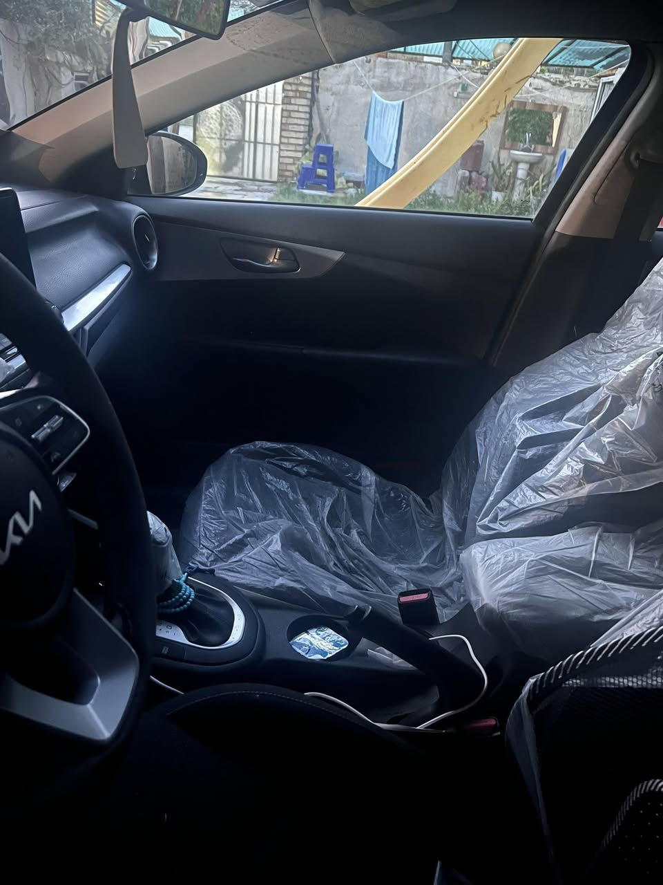 سلام عليكم اخوان  للبيع 
كيا فورتي وارد أمريكي كير ايتي المرغوب
سعر 137ورقه  رجا قرائت المنشور كامل 
موديل 22 
ماشيه 50 
بيها تخم تايرات جدد 
غرفتها جديده 
سياره اخت الزيرو  بل نضافه مالتها 
تدفئه تبريد تبريدها ثلج 
تحكمات استيرن جهتين 
كامره دواره 
تحديد مسار 
مثبت سرعه 
موصفاته معروفه 
محرك 2000 ( دوش) 
وكير (ايتي) المرغوب 
بل سونار يطّلع جاملغ وبنيد مفتوح 
ولاكن هنه مبدلات اصلي نفس الون 
ضربتها جهه السايق بيها اصبع بل لغد ول شاصي كفاله بدون تعمير بدون معجون 
فقط سحب رقمها بغداد 
ومكاني حي التجار بغداد 
سعرها 137 ورقه 
*********** اتصال فقط 
*********** وتساب فقط 

ملاحظة عليها زنون شاده ب600$
