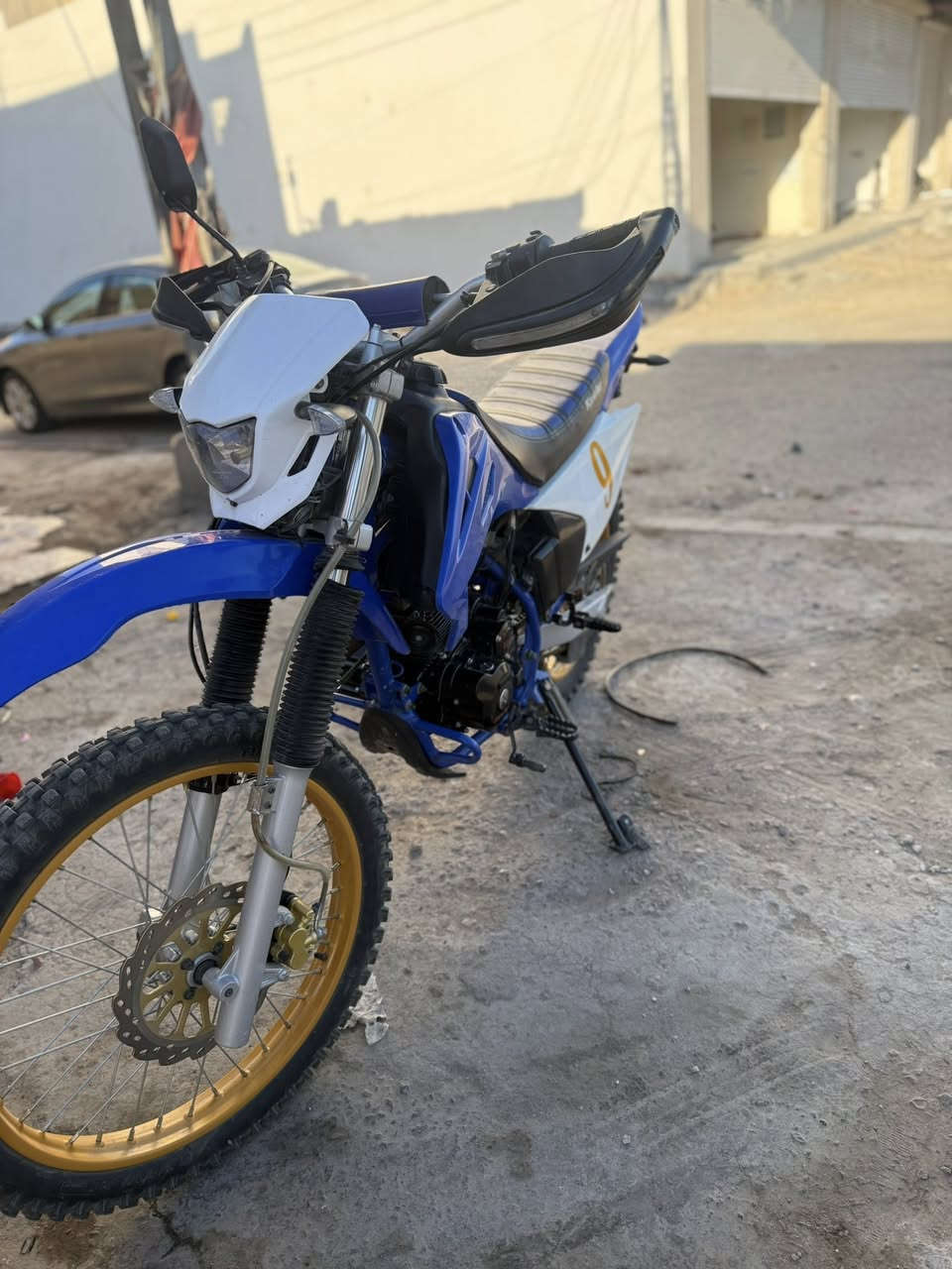 سلام عليكم شباب دراجة قفاز كاوير
سعر مليون ٣٠٠وبية مجال ***********
