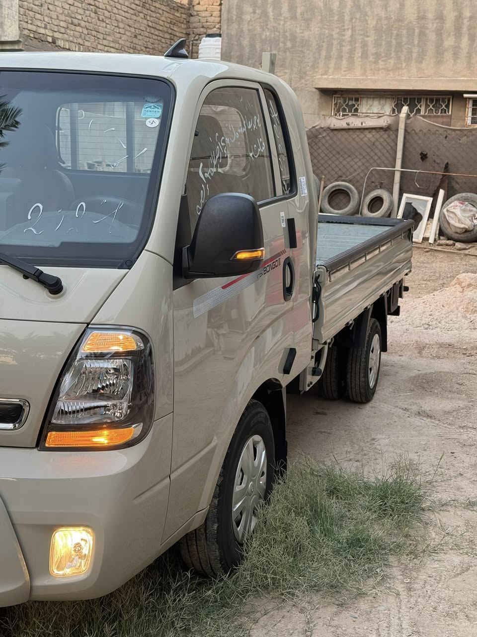 السلام عليكم 
النوع والموديل : كيا بنكو 2024 وارد كوري 

اللون: ذهبي

الممشى: 2760KM في كوريا فقط

حالة السيارة : زيرو 

المحرك: 2500 تيربو غاز LPG 

ناقل الحركة: أوتوماتيك 

المواصفات :
1- بصمة 
2- شاشة كبيرة لمس تدعم ابل كار بلي واندرويد اوتو
3- بريك ABS
4- تراكشن كونترول 
5- تبريد شاشة
6- تحديد مسار وتحذير الخروج من المسار 
7- رادار وتوقف ذاتي وتحذير من التصادم
8- مثبت سرعة وفول تحكمات ستيرن
9- كشن تدفئة تبريد مع تدفئة بالمقود
10- لايت اوتو
11- مري شفط
12- انارة ترحيبيه
13- كامرات عدد ثنين خلفية 

مكان السيارة: بابل حله
السعر : 230 وبي مجال بسيط 
للاستفسار اكثر: ***********
