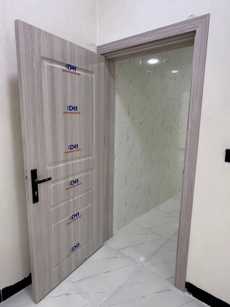 سلام عليكم بسعر مناسب للبيع بيت 100متر جديد صفر مامسكون فول سراميك تبريد مركزي واجه فلين تركي اناره مخفيه  عنوان كركوك حي بدر فرع لحم بعجين الماسة السعر 39بي مجال تواصل *********** 
***********
