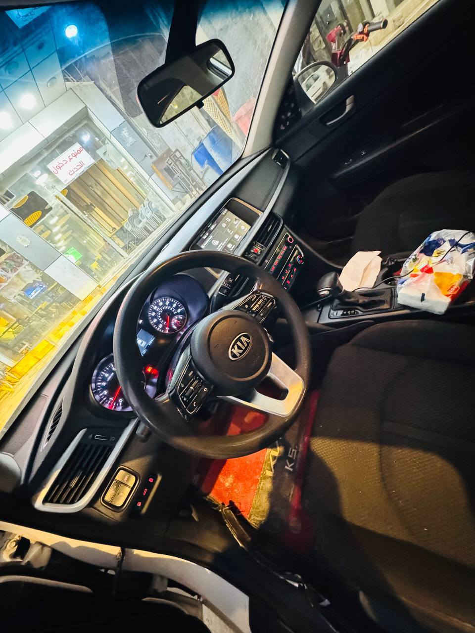 سلام عليكم 
كيا اوبتيما 2019 امريكي 
حادثها قطعتين وبالعراق قطعتين باب وشويه من الجاملغ جاهزة للاخير مابيها اي نقص رقمها بابل ومكانها بابل 
*********** للتواصل السعر ١٣٠ وبيها مجال
