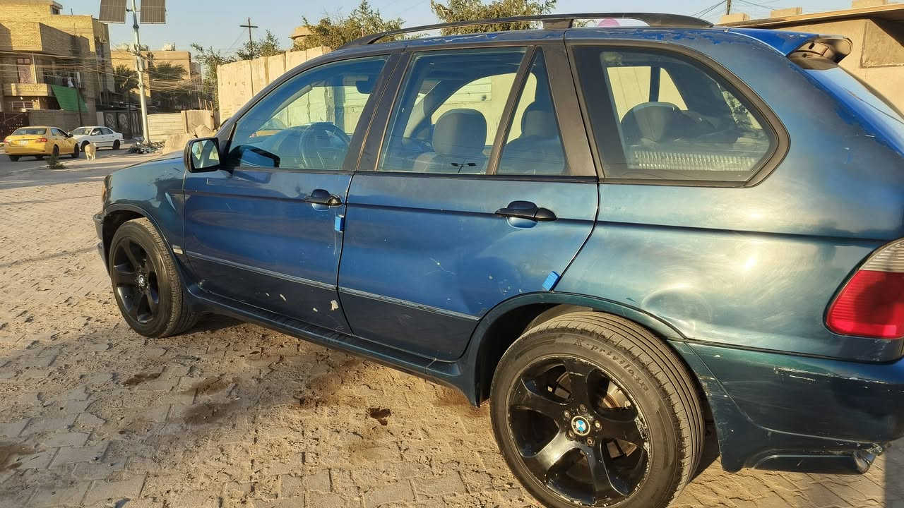 السلام عليكم بيع فقط
للبيع BMW X5 موديل 2001 مكينة 6 سلندر 3000 كير اوتو مسكر دبل فانوس 
شاشة تحكمات السيارة جاهزة 
سلايد روف ترحيب بل مري 
السعر 65 وبيها مجال 
للاستفسار ***********
