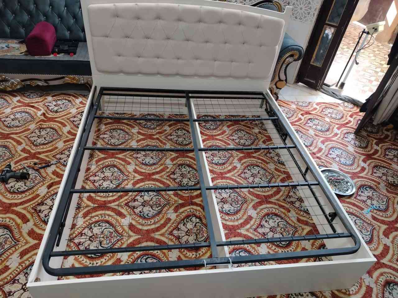 سرير تركي نفرين ابو المخزن جاهز لبيع مكاني بابل بكرلي ***********
