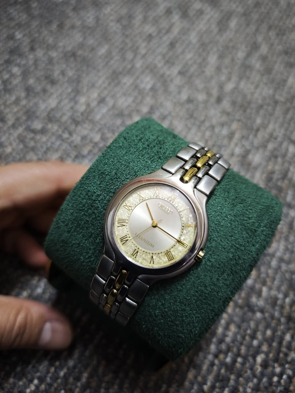 سلام علیكم. 
ساعه ستزن تیتانیوم یابانی اصلی للبیع. قطر 33 قشطه سلیم. باتری مكینه 7 احجار. قطعه جدا جمیله و نازكه. نضیف و شغال مضبوط. سعر 75 الف.


**إذا كنت صاحب هذا الإعلان وتريد حذفه لأي سبب، رجاءا أرسل رسالة إلى الدعم الفني**