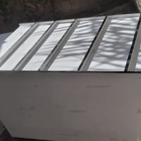 ميز عرض • خزانة