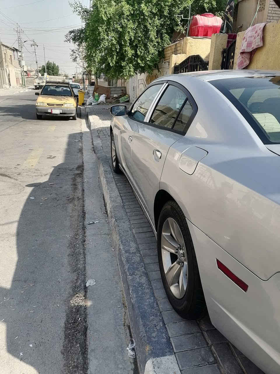 السلام عليكم للبيع فقط موديل 12 اصل بيهه فخذه صفحه السايق وبيهه صبغ يعني ما مكفوله اكفل جفيه وكلبه سياره مكينه وكير جدد قبل فتره شاديهن تخم تاير حداده عربانه جديده تبريد جاهزه من كل شي مابيهه اي نقص رقم بغداد تحويل ثاني يوم مكان بصره القبله سعرهه 118 وبيهه مجال قليل ***********
