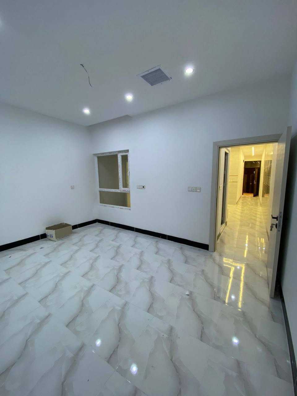 #دار_لــلــبــيــع_ الموقع حي العسكري قرب ثانوية نازلي للبنات 
#طابو_ملك صرف 🔥🔥🔥
—————————————
المساحه  100متر  -الواجهة  5 متر 

_________________

-يحتوي على 
الطابق الأرضي :غرف نوم   واستقبال وهول  مطبخ   وصحيات مع صحيات خارجي مع كراج سياره
الطابق العلوي  : غرف نوم 1هول صحيات سطح 

السعر 120 وبي المجال 

للاستفسار الاتصال ***********✅ 

او مراجعة مكتب صباح كركوك للعقارات عنوان المكتب حي الأسرى قرب جامع المعراج
