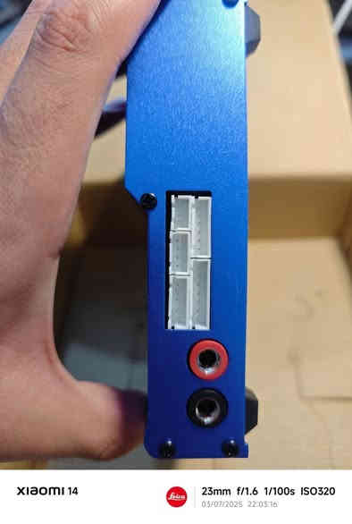 شاحنة iMAX B6AC الاحترافية من شركة SKYRC
السعر 35 الف وية التوصيل قفل 

 :  وهذي مواصفاتها   

تيار الشحن من 0.1A إلى 6.0A
تيار التفريغ من 0.1A إلى 2.0A
أقصى قدرة شحن 50 واط
أقصى قدرة تفريغ 5 واط
عدد الخلايا (LiPo) من 1S إلى 6S (أي 3.7V إلى 25.2V)
عدد خلايا NiMH/NiCd من 1 إلى 15 خلية
بطاريات Pb (رصاص/حمضية) 2V إلى 20V

🔋 أنواع البطاريات المدعومة:

يدعم مجموعة واسعة من البطاريات القابلة للشحن:

LiPo (ليثيوم بوليمر) .

Li-ion (ليثيوم أيون) .

LiFe (ليثيوم فوسفات) .

NiMH (نيكل-معدن هيدريد) .

NiCd (نيكل-كادميوم) .

 بطاريات Pb (رصاص-حمضية): يدعم من 2 فولت إلى 20 فولت .

يدعم  "التفريغ – Discharge"

وضع تخزين البطاريات (Storage Mode)

حماية من الشحن الزائد أو العكسي

 جديدة ما مستخدمه مع ملحقاتها الموضحه بالصور 
تواصل مسنجر 
او رقم ***********
